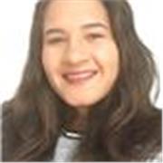 Professora de Inglês que dá aulas de reforço para crianças