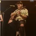 Músico con mas de 8 años de experiencia en clubs y bandas musicales, con ganas de introducirte al mundo de la música.