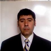 Sociólogo con estudios en música, artes plásticas, fotografía y cine