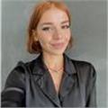 Derslerde yaşatarak öğretmeyi, eğlenmeyi ve deneyimlemeyi hedefleyen bir öğretmen...