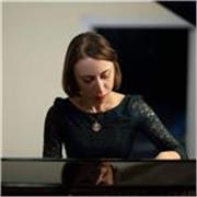 Diplomata in Pianoforte e Composizione. Offro lezioni di Pianoforte, Armonia, teoria musicale e solfeggio, per tutti i livelli