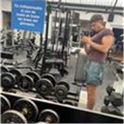 Entrenador personal enfocado en recomposición corporal