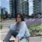 Studentessa diplomata al liceo linguistico