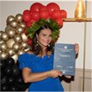 Ragazza laureata in relazioni internazionali offre lezioni d'inglese 