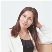 Soy profesora de español especializada en la enseñanza a extranjeros, con un enfoque conversacional y práctico
