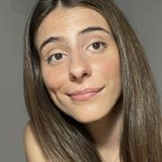 Joven con nivel C1 de inglés disponible para dar clase de refuerzo a niños en primaria