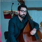 Contrabbassista e Bassista professionista impartisce lezioni di basso e contrabbasso dalle basi a livelli pro