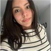 Profesora de Biología imparte clases a alumnos de secundaria