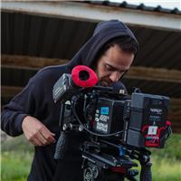 Director de fotografía, operador de cámara, editor y colorista, adaptado a cualquier edad