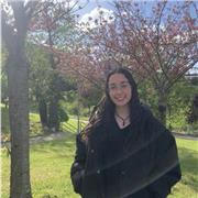 Titulada en Filología Hispánica y con varios títulos de idiomas, ofrezco clases de lengua castellana y literatura y de inglés.