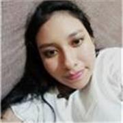 Profesor de matemáticas imparte conocimiento a todo alumnado otorgado