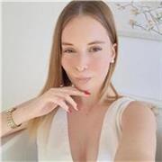 Tripulante de cabina y agente de seguros con excelente comunicación, ofrece clases de español práctico y profesional para jóvenes.