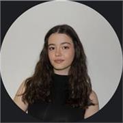 Profesora o cuidadora de niños capaz de hablar inglés y enseñarlo.