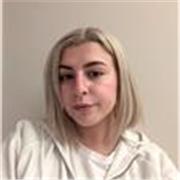 Muttersprachlerin unterrichtet Türkisch mit viel Geduld und Freude für Schüler und Erwachsene.