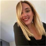 Ragazza laureata in Scienze dell’Educazione e in Filologia Moderna. Bimbi delle elementari/medie. Personalizzo il metodo di studio