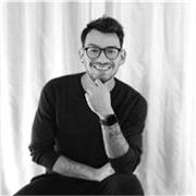 Diseñador gráfico con 8 años de experiencia, especialista en Branding y Diseño de Identidad.