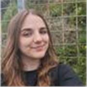 Soy Claudia, profesora de inglés con un nivel C1, sacándome el C2. 