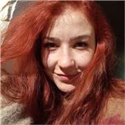 Diplomata al liceo linguistico ESABAC impartisce lezioni di lingua e letteratura francese e inglese