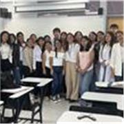 Muttersprachliche Spanischlehrerin aus Peru mit umfassender Lehrerfahrung und Kompetenz in der Gruppenleitung für alle Altersstufe