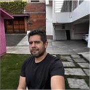 Maestro en Ciencias Políticas, especializado en comunicación institucional, diseño de campañas políticas y geopolíticas