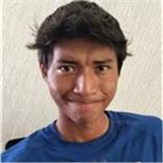 Maestro en apoyo escolar para niños y niñas