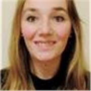 Licenciada en Criminología y experta titulada en grafología y pericia caligráfica. 