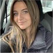 Profesora de primaria y ESO, graduada en  Periodismo y con más de 3 años de experiencia impartiendo clases de repaso