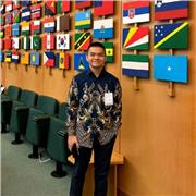 Proficient English tutor with experiences skills for all ages.