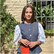 Maestra titulada con Grado de educación primaria con mención en ciencias y matemáticas. Máster en psicopedagogía. 