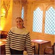 Profesora de Inglés apto para todas las edades/niveles así como profesora de apoyo en Historia, Filosofía, Latín y Griego.