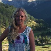 Ich bin erfahrene Übersetzerin und Dolmetscherin und liebe sowohl die Fremdsprachen als auch den Kontakt mit Menschen