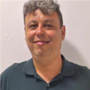 Me considero polifacético y proactivo. Puedo dar clases de inglés tanto a niños como a adultos independientemente de su base.