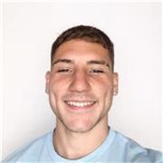 Profesor de Español imparte clases a personas de todas las edades