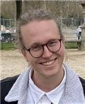 Insegnante di inglese online per adolescenti e adulti, livello c2 di inglese e 2 anni di esperienza, parla francese, tedesco e italiano.