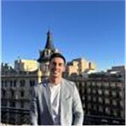 Graduado como maestro de educación primaria en Barcelona