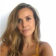 Profesora de español como lengua extranjera. Titulada con DELE