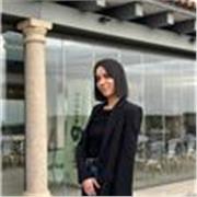 Graduada en Doble Grado de Educación Infantil y Primaria con mención en lengua extranjera (inglés) y música imparte clases de inglés, matemáticas y música especialmente
