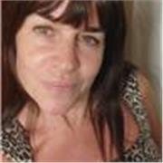 Profesora de inglés con mucha experiencia en niños y adolescentes q son el público q más me divierte! 