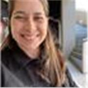 Profesora de inglés con amplio conocimiento de la lengua española