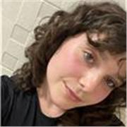 Profesora de inglés con previa experiencia con niños como sustituta ocasional en academia. 