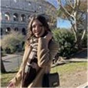 Laureata magistrale in lingue, offre lezioni private di inglese online o a Pescara a tutte le fasce d’età