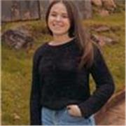 Me llamo Maddi, y este año estoy sacandome el titulo de monitora de ajedrez. Solo me quedan las practicas. Y ahora estoy en mi primer año de carrera estudiando un doble grado de Relaciones Laborales y Recursos Humanos + Gestión de Negocio en en UPV/EHU. 
