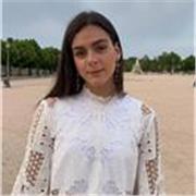 Profesora de inglés y español con aptitudes para la enseñanza a alumnos de todas las edades