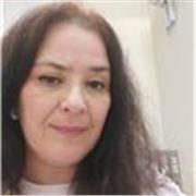 Profesora imparte clases introductorias de derecho argentino