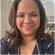 Professora com expertise em Redação, Língua e Literatura