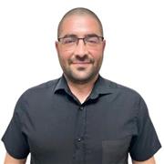 Licenciado en Física con Doctorado en Ciencia de Materiales imparte clases de física y matemáticas