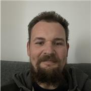 Native English speaker with the aim of helping others learn the language