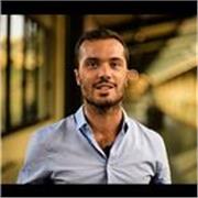 Insegno scrittura creativa e persuasiva (copywriting) a chiunque voglia approcciarsi a questo fantastico mondo