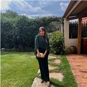 Me defino como una persona proactiva a la que le encantan los retos. 
Ofrezco clases particulares vía online.