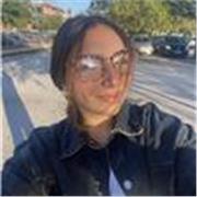 Estoy estudiando traducción y me gustaría impartir clases, ya que es lo que estudio y me gusta.